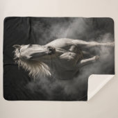 Wit Paard in Rook Sherpa Deken (Voorkant (horizontaal))