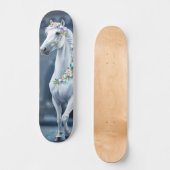 Wit Paard met Bloemen Skateboard (Voorkant)