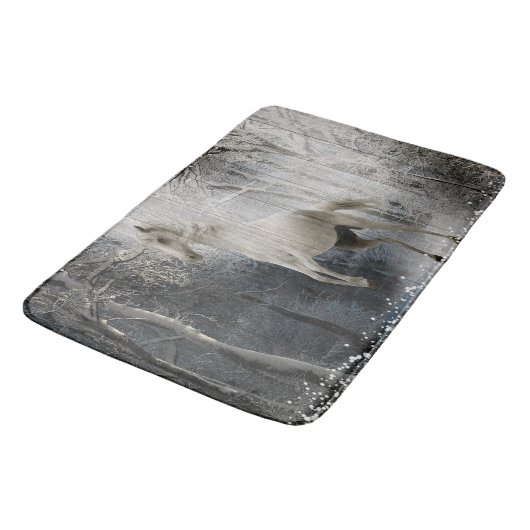 Wit paard op bijtende houtextuur in sneeuwwinter badmat (Gekanteld)