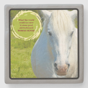 Wit paard staart in camera/paardengevoel stenen onderzetter