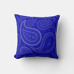 Wit paisleymotief op een koningsblauwe kussenhoes kussen