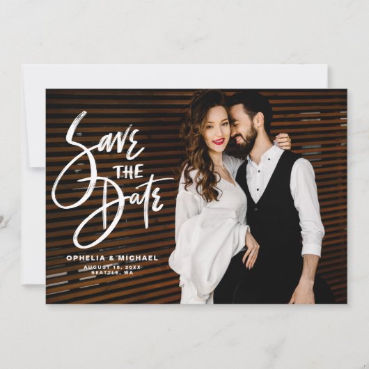 Wit penseelscript belettering foto save the date (Voorkant)