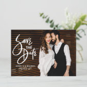 Wit penseelscript belettering foto save the date (Staand voorkant)