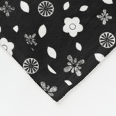 Wit Posy ontwerp op zwart Fleece Deken (Hoek)