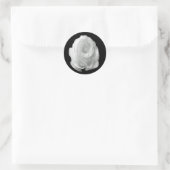 wit-roos-op-de-zwarte-achtergrond ronde sticker (Tas)