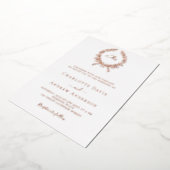 Wit rose gouden krans monogram bruiloft folie uitnodiging (Gedraaid)