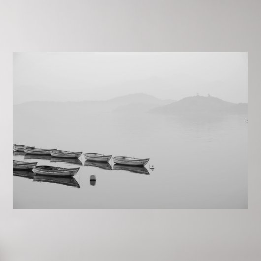 WIT-ROUWBOTEN OP HET LICHAAM WATER TIJDENS FOG POSTER (Voorkant)
