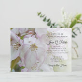 Wit Roze Bloemen Viering van het Leven Memorial Kaart (Staand voorkant)