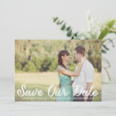 Wit rustiek script Bewaar onze datum aankondiging (Staand voorkant)