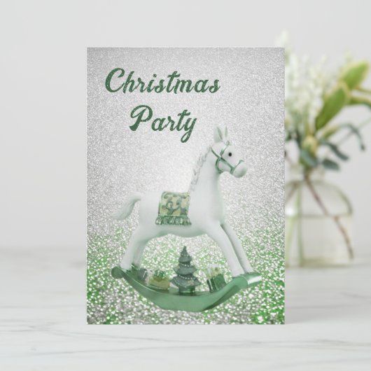 Wit schommelend paard groen kerstfeestje kaart (Staand voorkant)