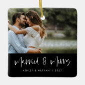 Wit Script Getrouwd & Vrolijk Zwart Foto Ornament (Voorkant)