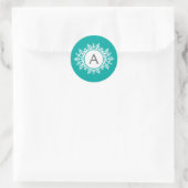 wit Snowflake Monogram op helder Blauwgroen Ronde Sticker (Tas)