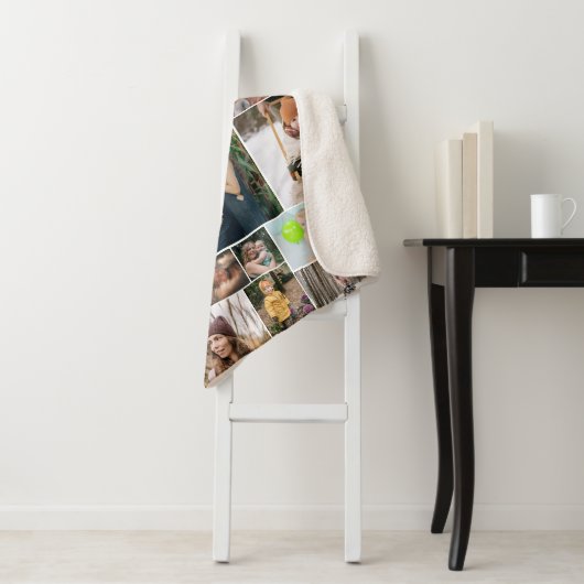 Wit Swirly De familienaam 25 Fotocollage Sherpa Deken (In situ)