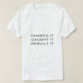 WIT T-SHIRT ACHTERVOLGD HET BETRAPT HET HERBOUWD