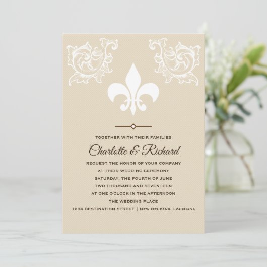 Wit & Taupe Frans Fleur De Lis Scrolls Bruiloft Kaart (Staand voorkant)