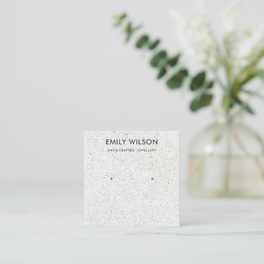 WIT TERRAZZO-TEXTURE STUD EARRING DISPLAY LOGO VIERKANTE VISITEKAARTJE (Staand voorkant)