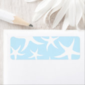 Wit zeesterren patroon op lichtblauw. etiket (Insitu)