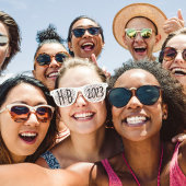 Wit "Zet deze op en Pose" Bruiloft Foto Trend Retro Zonnebril