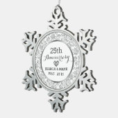 Wit & Zilver 25e Bruiloft Jubileum Tin Sneeuwvlok Ornament (Rechts)