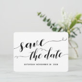 Wit & Zwart Calligrafie Huwelijk Save The Date Kaart (Staand voorkant)