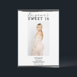 Wit & Zwart Foto Lijst Trendy Modern Sweet 16 Kaart<br><div class="desc">Pas elke manier aan die u wilt.</div>
