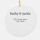 Wit zwart koppel naam adres stad staat eenvoudig keramisch ornament (Achterkant)