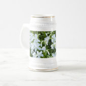 Witbloemen omhullen bierpul (Voorkant links)