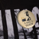 Witch Brewing Zwangerschapskuffelkast Butto Ronde Button 5,7 Cm<br><div class="desc">Dit ontwerp kan op het gebied worden gepersonaliseerd dat door de foto en/of tekst te veranderen wordt verstrekt. Of het kan worden aangepast door te klikken deze Sjabloon personaliseert en dan de klik te kiezen om verdere optie aan te passen en de kleur van de achtergrond te schrappen of te...</div>