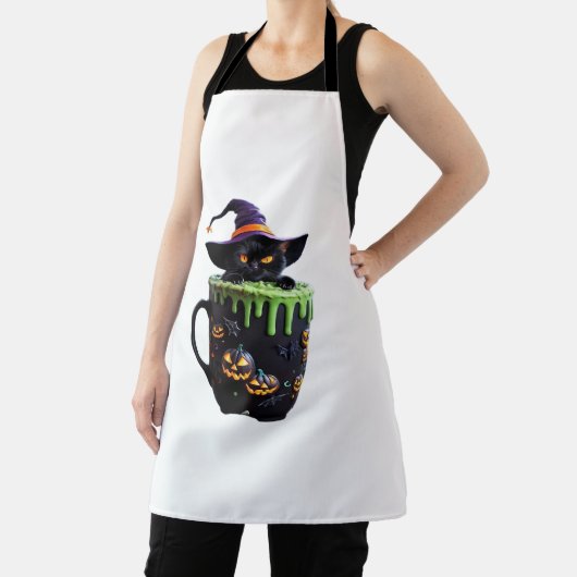 Witch Cat Halloween Coffee Mok – Schattigee zwarte Schort (Insitu)