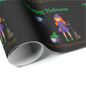 Witch en Spider Custom Name Black Halloween Cadeaupapier (Rol Hoek)