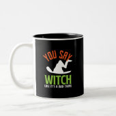 Witch en Witchcraft Puns Funny Halloween Tweekleurige Koffiemok (Links)