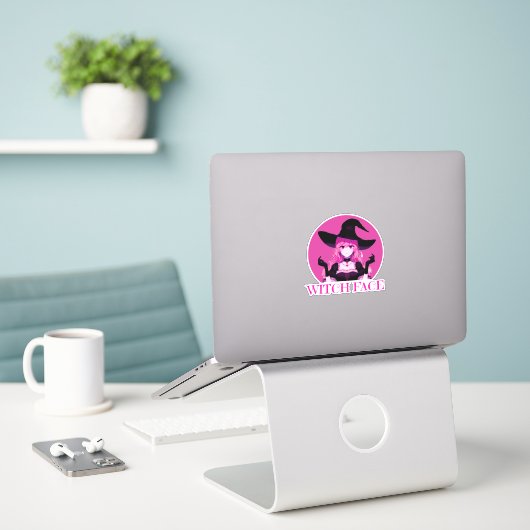 Witch Face Sticker (Laptop op bureau)