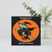 Witch Flying Halloween Cartoon Invitation Kaart (Staand voorkant)