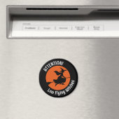 Witch op Broom Magneet (Insitu (Vaatwasser))