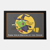 Witch Riding Broomstick Creepy Cat Halloween Deurmat (Voorkant)