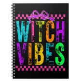 Witch Vibes Halloween Neon Checkered Bow Notitieboek (Voorkant)