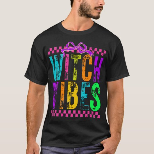 Witch Vibes Halloween Neon Checkered Bow T-shirt (Voorkant)