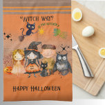 Witch Way Halloween Sinaasappel Theedoek<br><div class="desc">Check dit leuke Halloween fel sinaasappel "Witch Way Is the Kitchen ?" Keuken handdoek met monsters, en een kat vliegen een bezem.Alle tekst zorgt voor aanpassing. Je kunt de Happy Halloween veranderen in jouw naam of Familienaam. Dit is een onderdeel van het Halloween Monsters Collectie. Controleer het collectie op overeenkomende...</div>