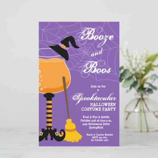 Witch's Booze and Boos Budget Halloween nodigt uit (Staand voorkant)