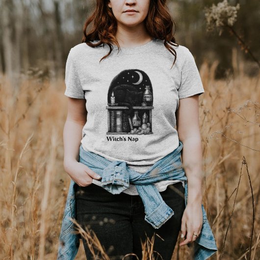 Witch's Nap - Zwarte kat slapen in drankenplank T-shirt