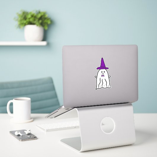 Witch's Pet Halloween Ghost Sticker (Laptop op bureau)
