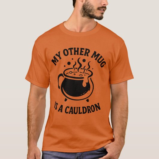 Witchy Black Cauldron Design – Magical Potion Brew T-shirt (Voorkant)