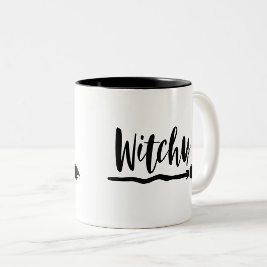 Witchy Broom | Zwarte penseelscripttypografie Tweekleurige Koffiemok (Voorkant rechts)