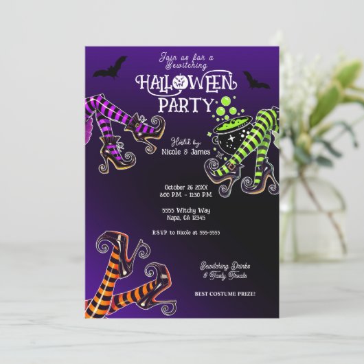 Witchy Legs betoverende Paarse Halloween Party Kaart (Staand voorkant)
