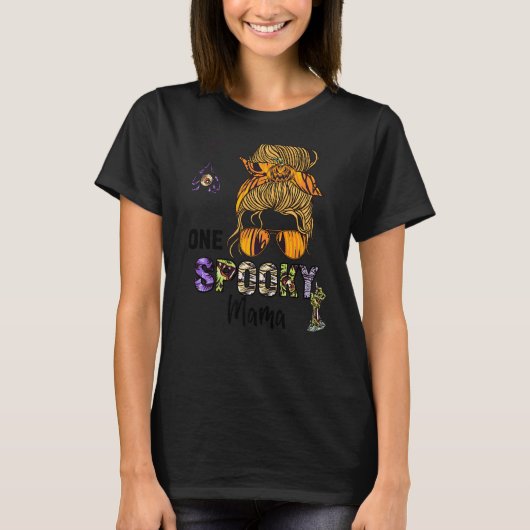 Witchy Mama Skull Witch Groovy One Spooky T-shirt (Voorkant)