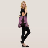 Witchy Silhouette Zwart en Paarse Tote Bag (Op model)