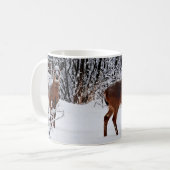 Witstaart hert in wintersneeuw koffiemok (Voorkant links)