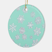 Witte 3-d sneeuwvlokken op een aquatische achtergr keramisch ornament (Links)