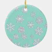 Witte 3-d sneeuwvlokken op een aquatische achtergr keramisch ornament (Achterkant)