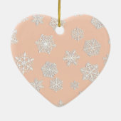 Witte 3-D sneeuwvlokken op een perzikachtergrond Keramisch Ornament (Achterkant)